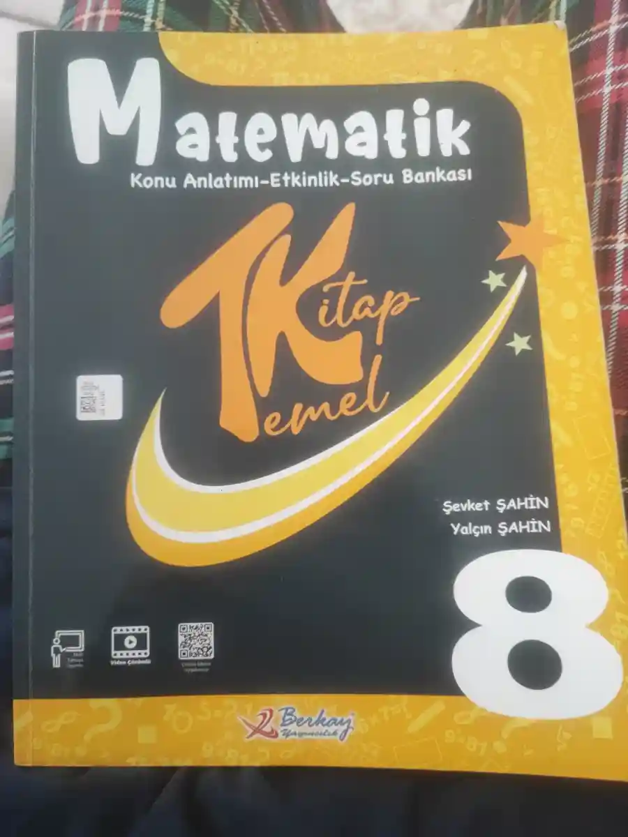 Berkay yayıncılık 8 sınıf matematik ders kitabı.