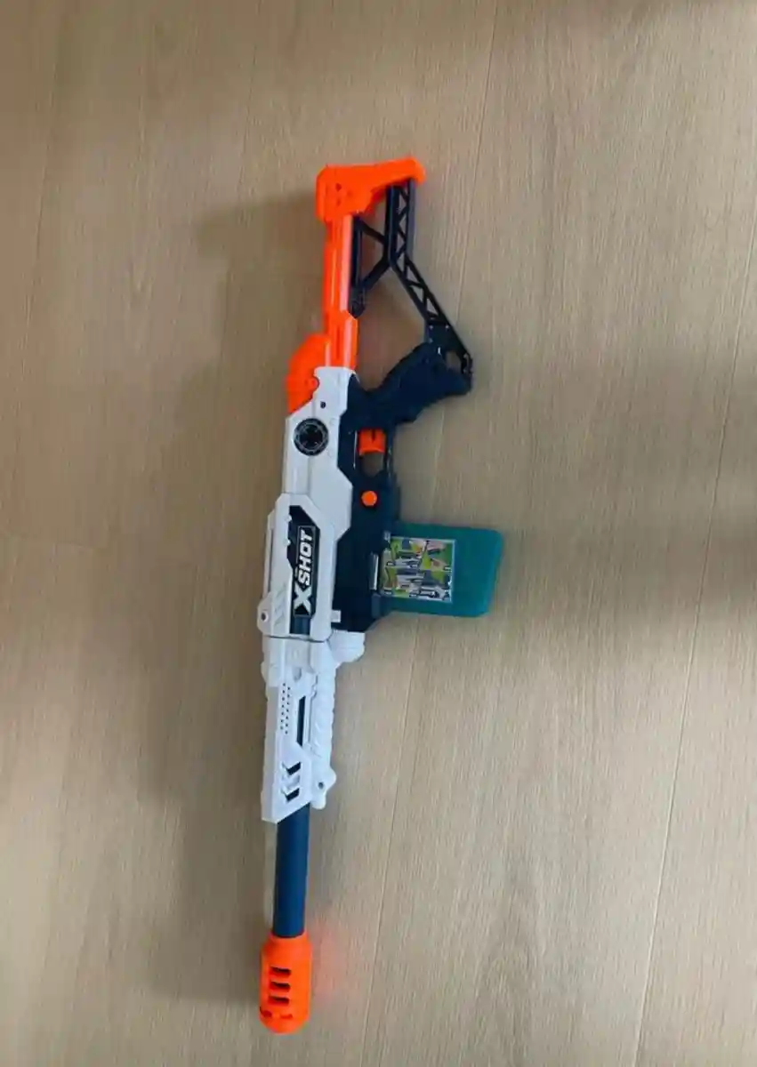 Renkli nerf oyuncak silah