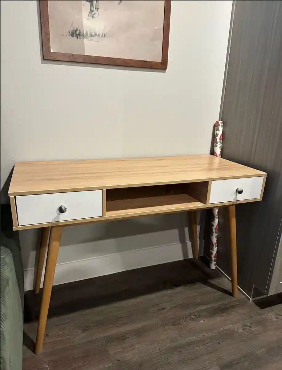 Ahşap modern çalışma masası ilan görseli