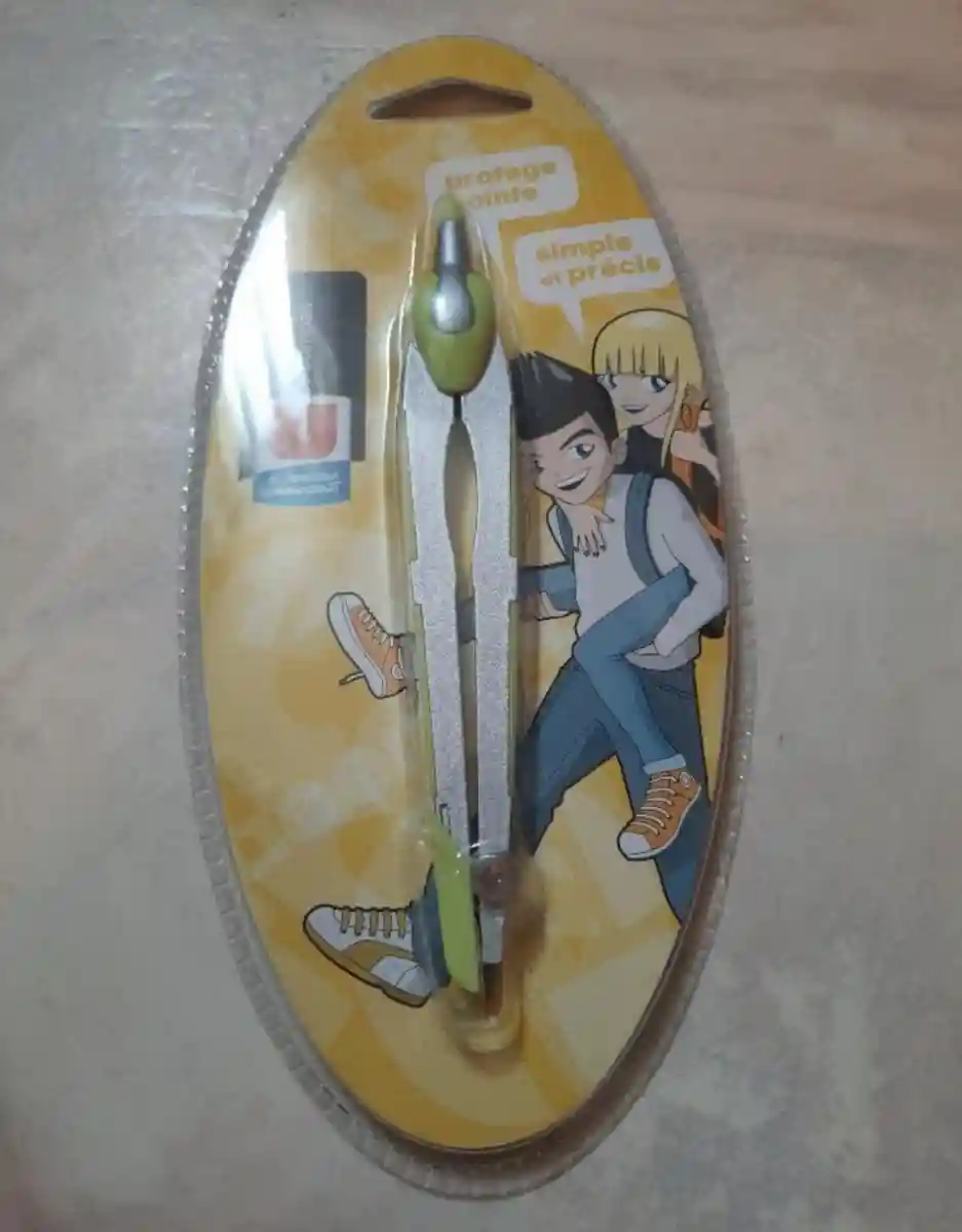 Yeşil saplı çizim pergeli