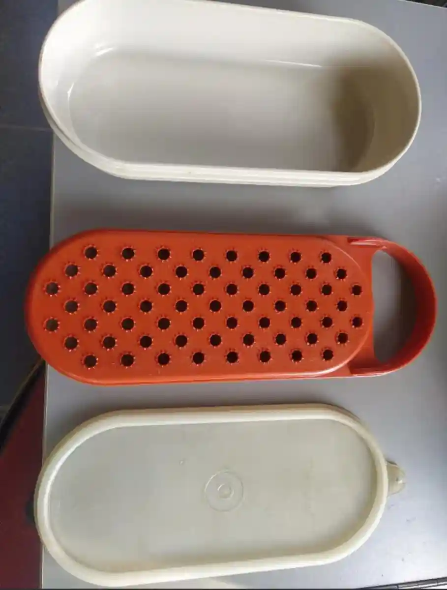 Renkli plastik rende ve kap seti ilan görseli