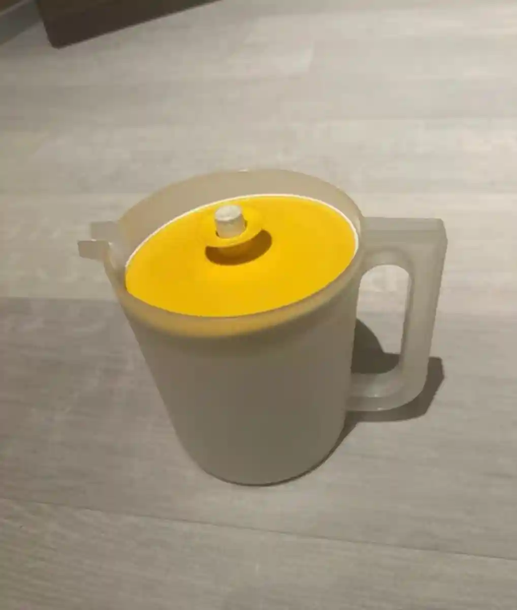 Sarı kapaklı plastik sürahi ilan görseli