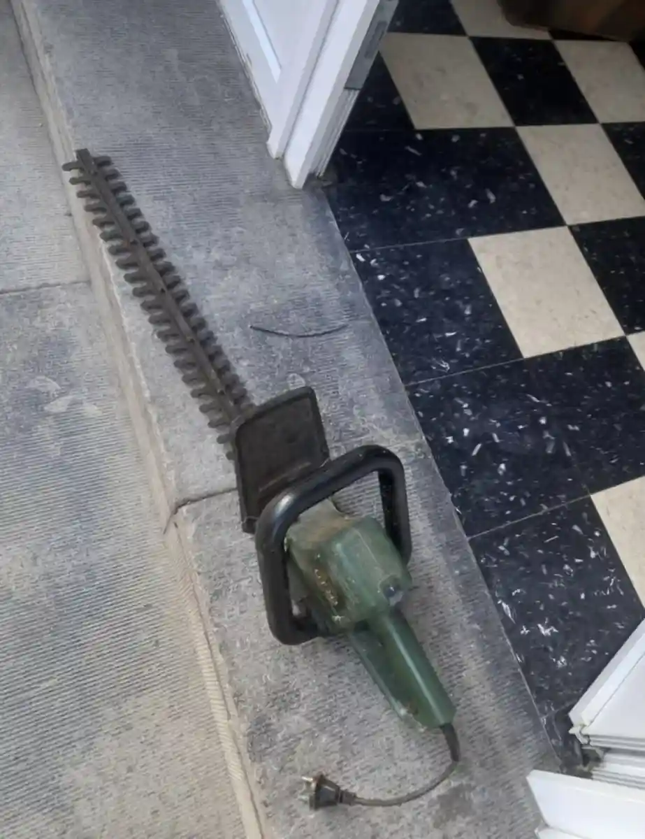 Elektrikli çit kesme makinesi