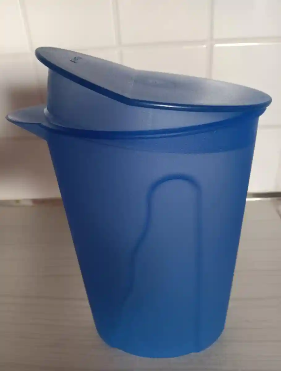 Mavi renkli plastik su sürahisi ilan görseli