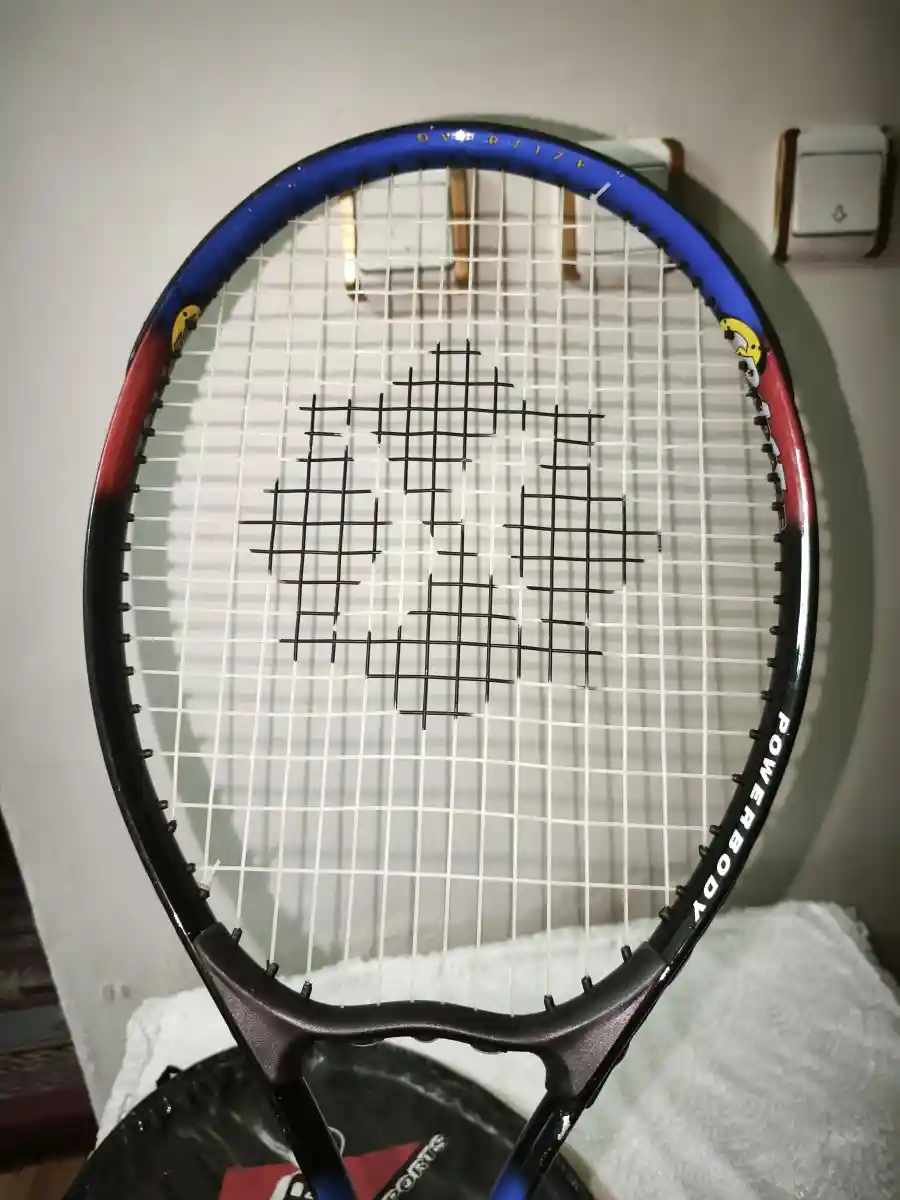 Renkli tenis raketi ilan görseli