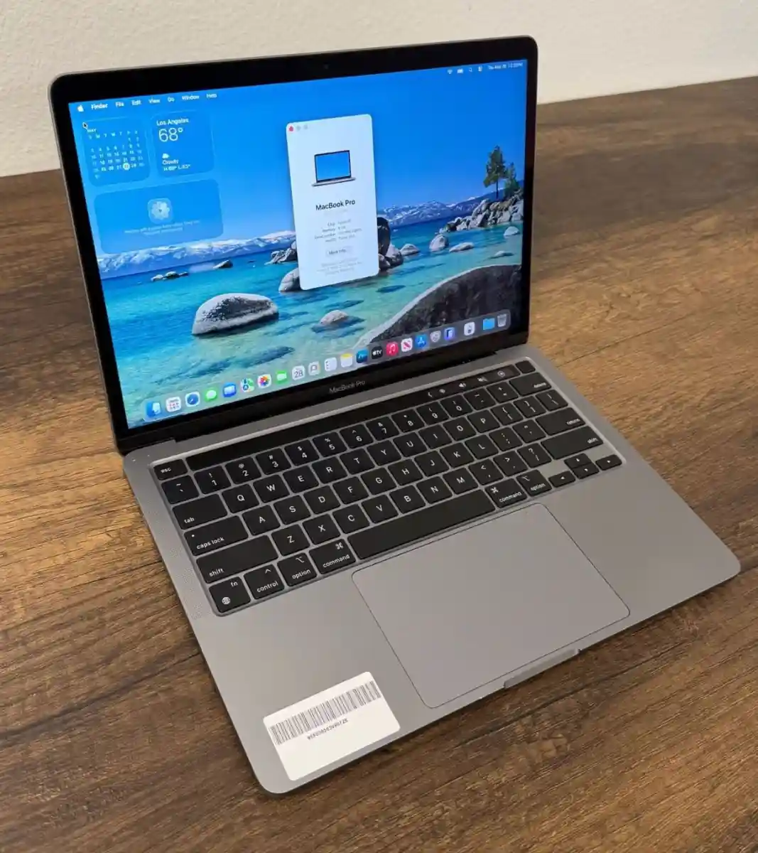 Gri macbook dizüstü bilgisayar