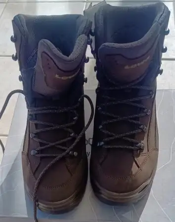 Dağ ayakkabısı çok temiz