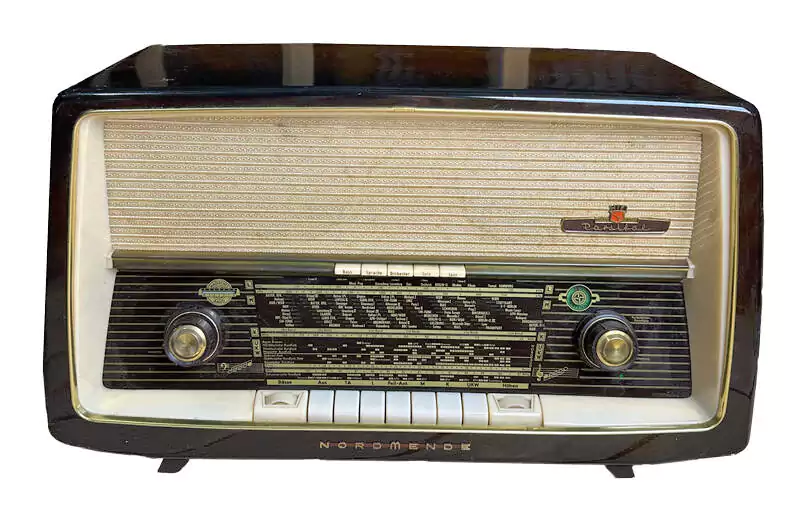 Koleksiyonluk eski radyo