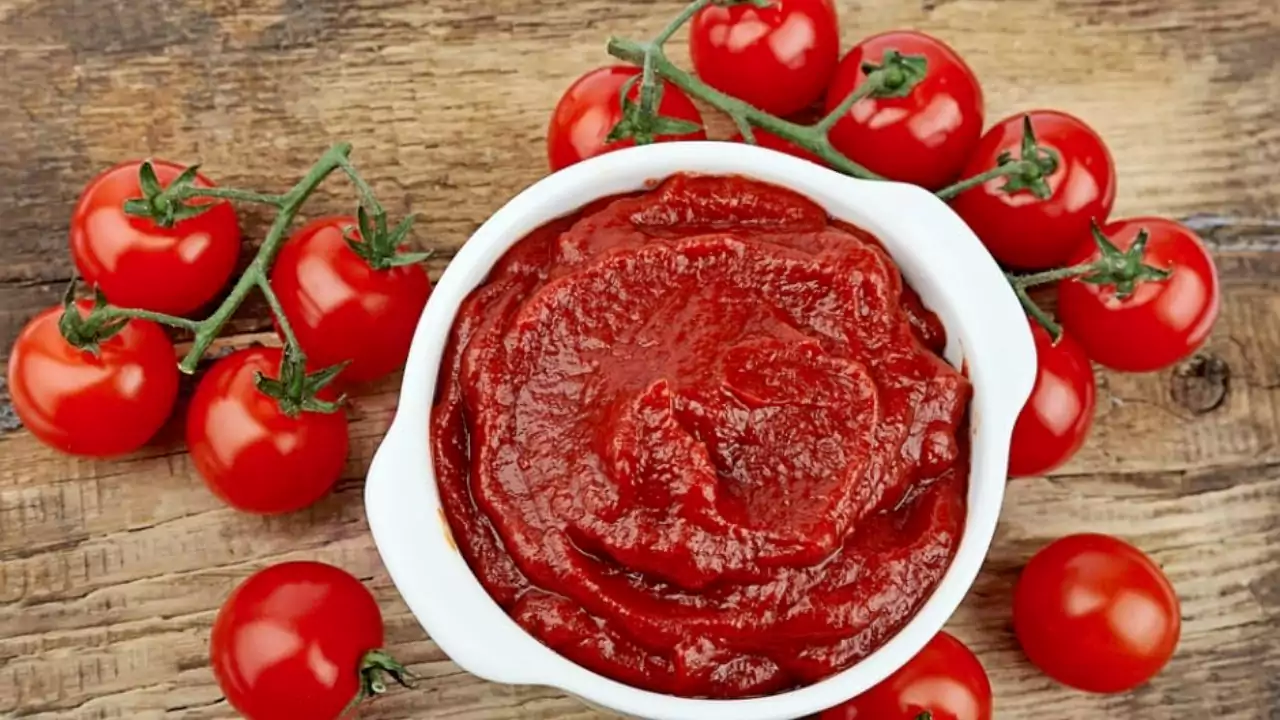 Ev yapımı doğal salça