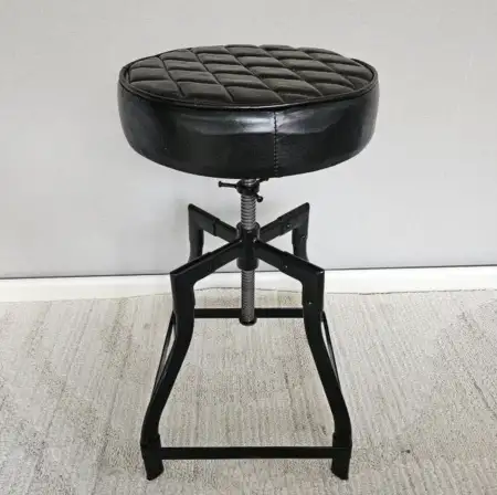 Yüksekliği ayarlanabilir deri döner tabure – endüstriyel tasarım