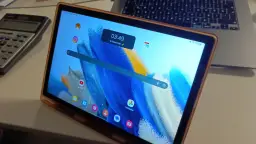 Samsung tablet çalışıyor ve temiz durumda