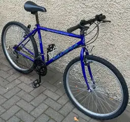 Orta kadro dağ bisikleti