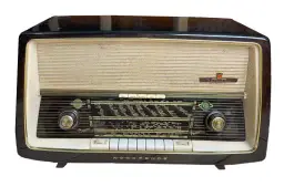 Koleksiyonluk eski radyo