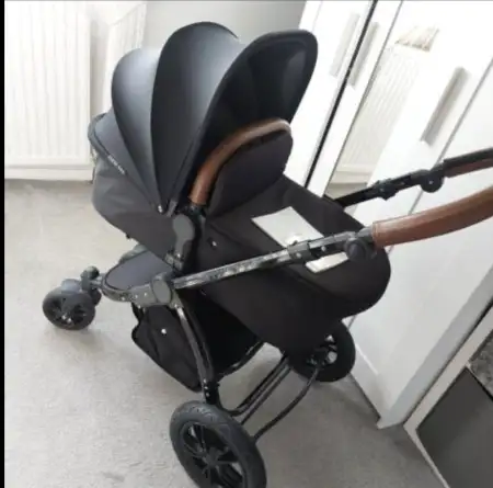 Temiz ve özenle kullanılmış bebek arabam satılıktır.