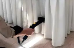 Evde perde ve stor temizliği